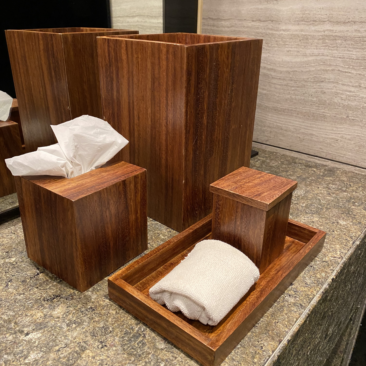Juego de Baño — Parota
