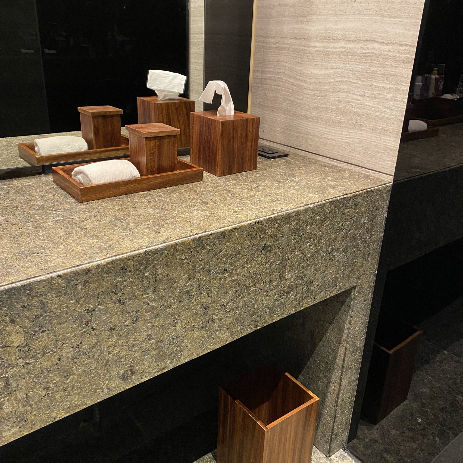 Juego de Baño — Parota