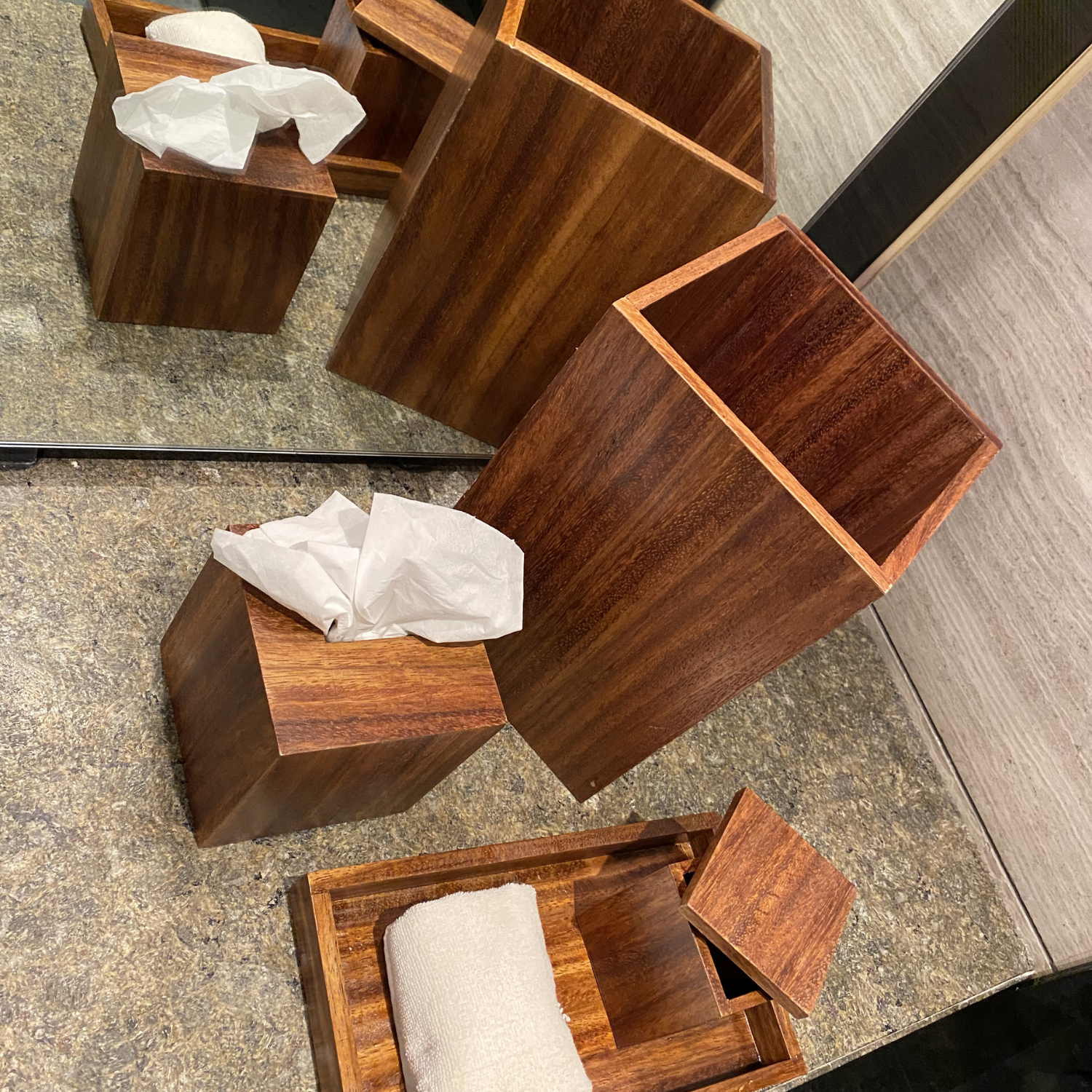 Juego de Baño — Parota