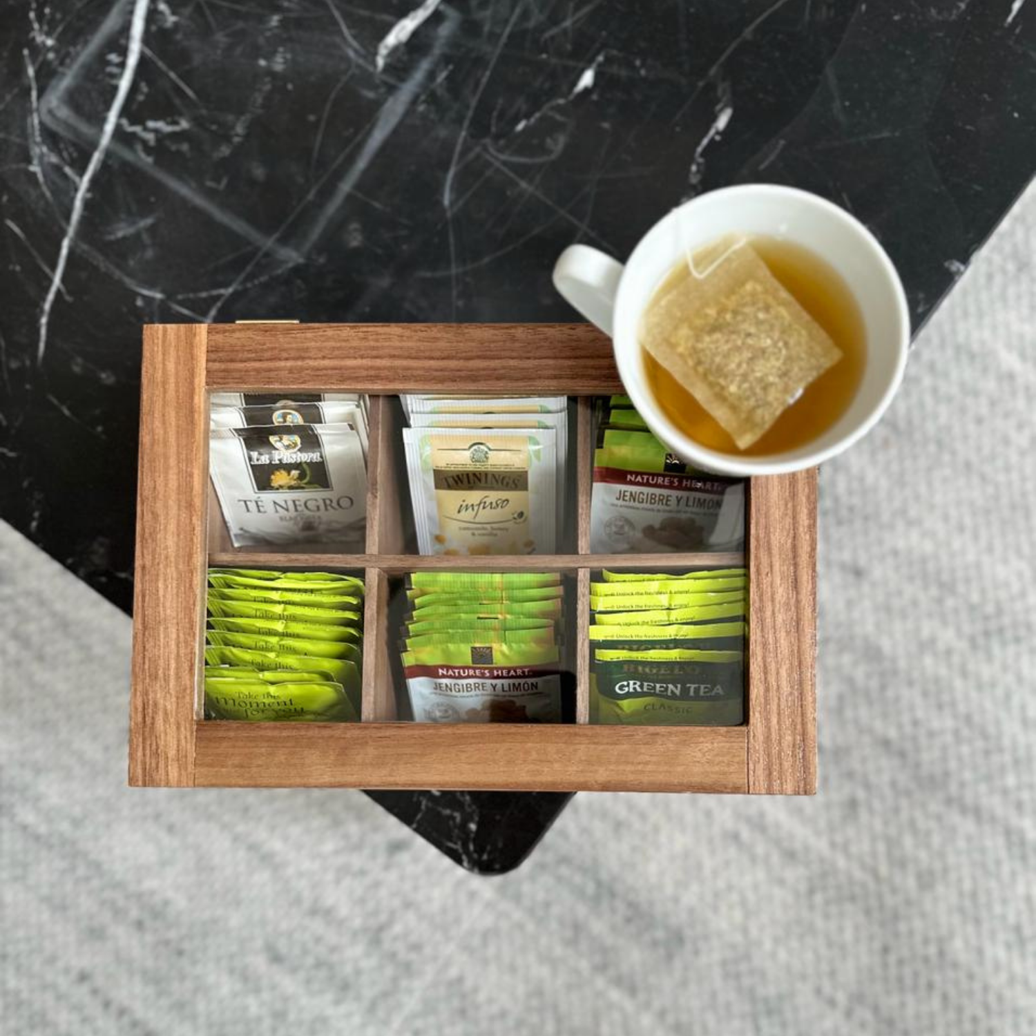 Caja de Té Tapa de Vidrio — Nogal